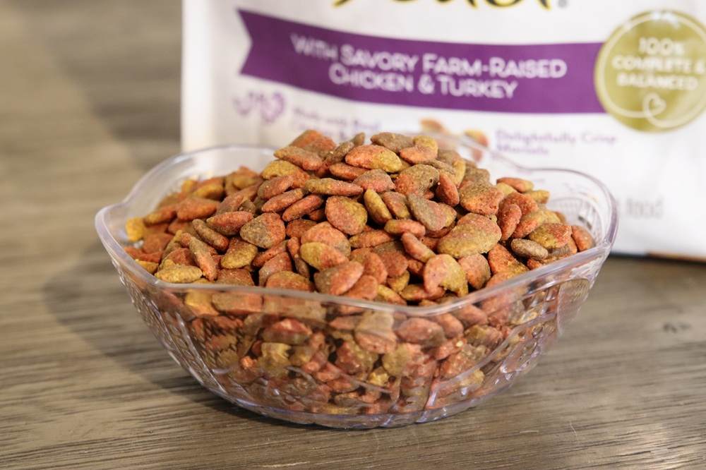 Fancy Feast Dry Kibble Cat Food Savory Farm Raised Chicken & Turkey