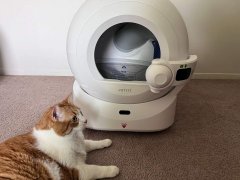 PETKIT Purobot Ultra Automatic Litter Box and cat