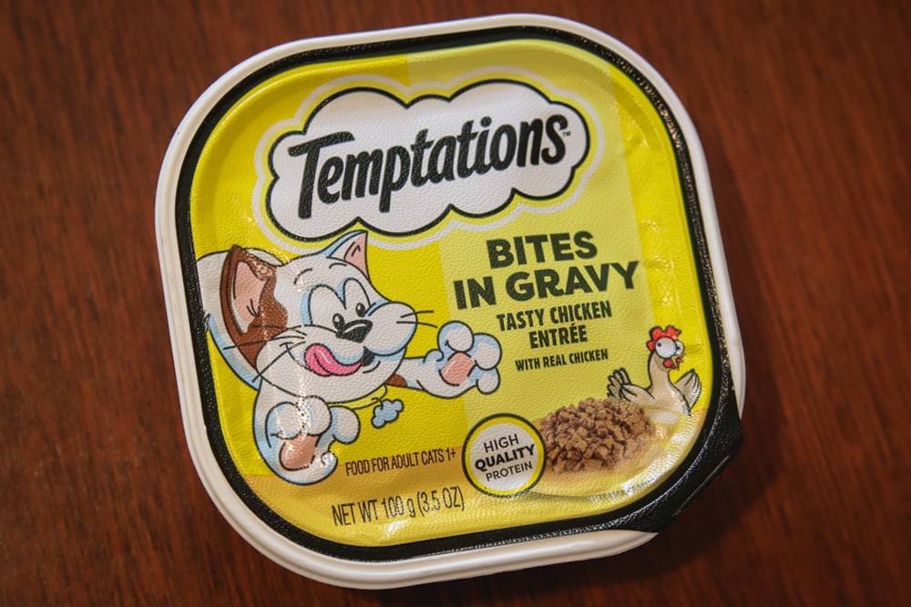 Temptations Tasty Chicken Flavor Bites in Gravy